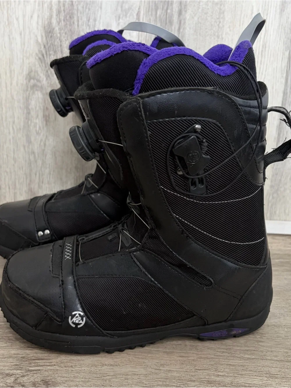 K2 Sapera Intuition women's snowboarding boots Size 9 black Purple